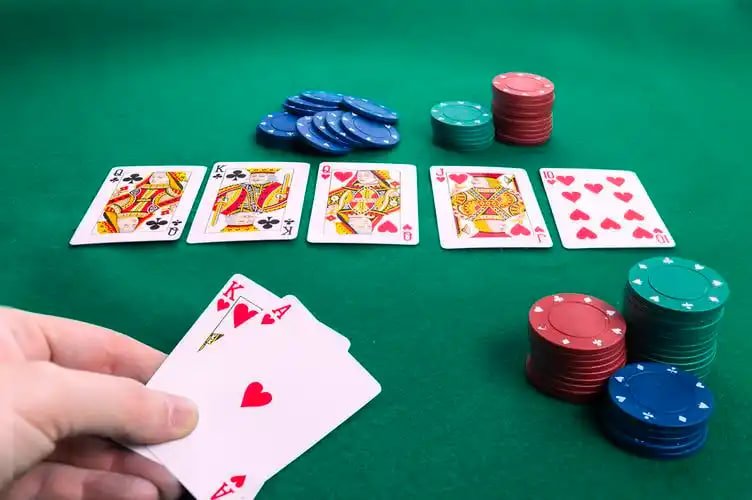 eviv2 live casino studio dealer profesional streaming roulette blackjack baccarat